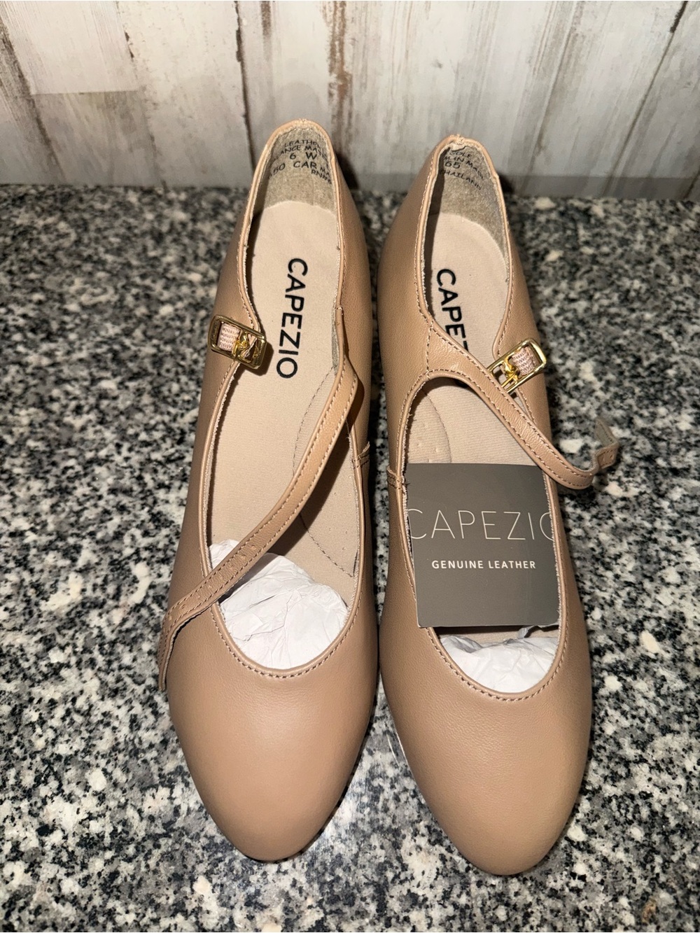 Size 6W. Heels never wore. Brand New.